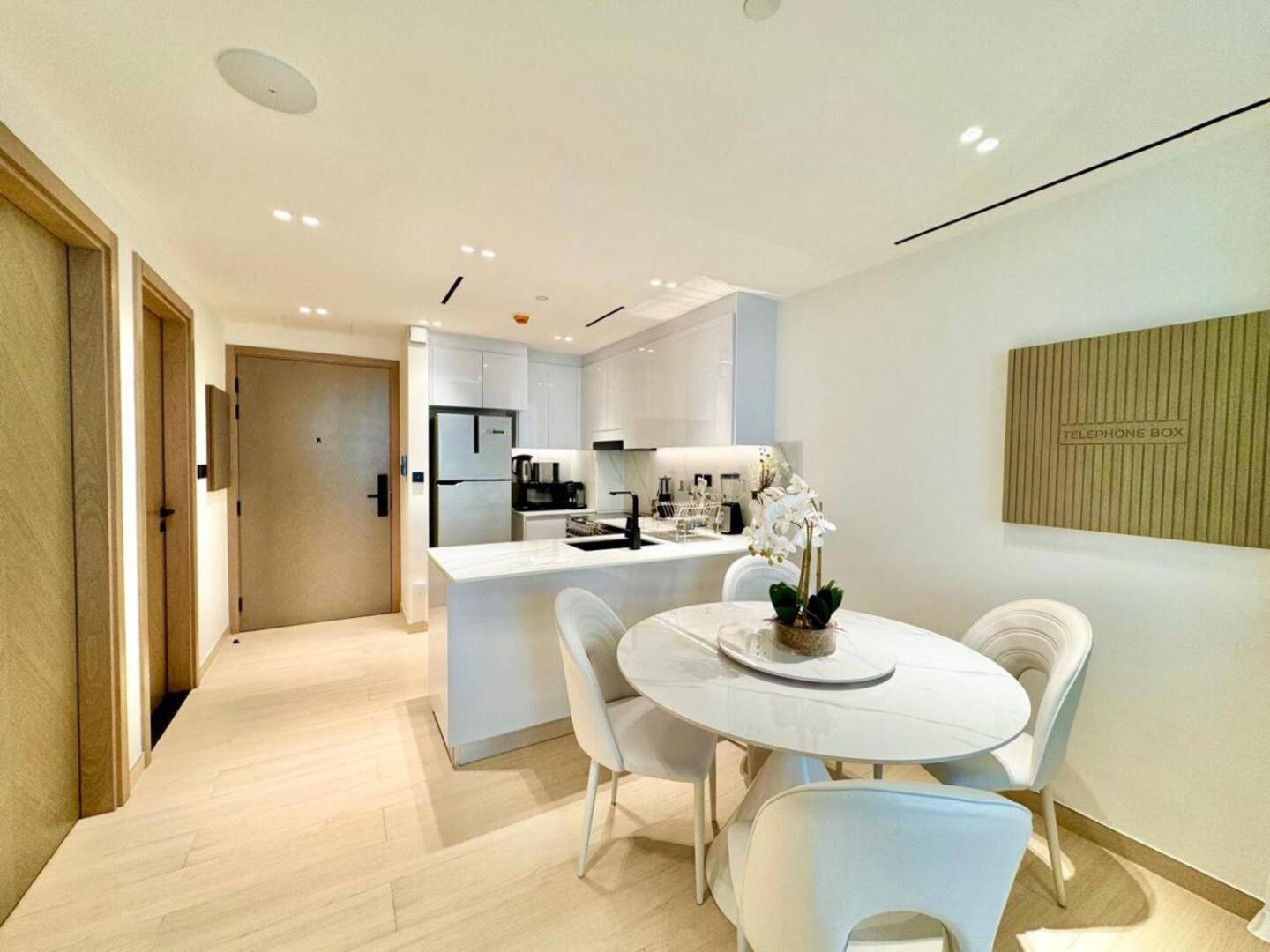 Modern One Bedroom Apartment Dubai