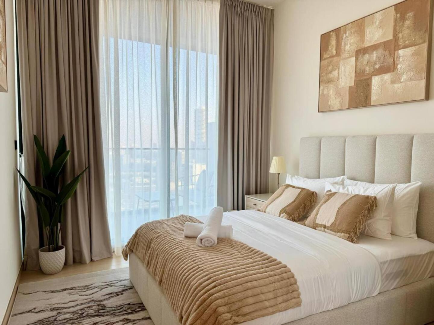 Modern One Bedroom *