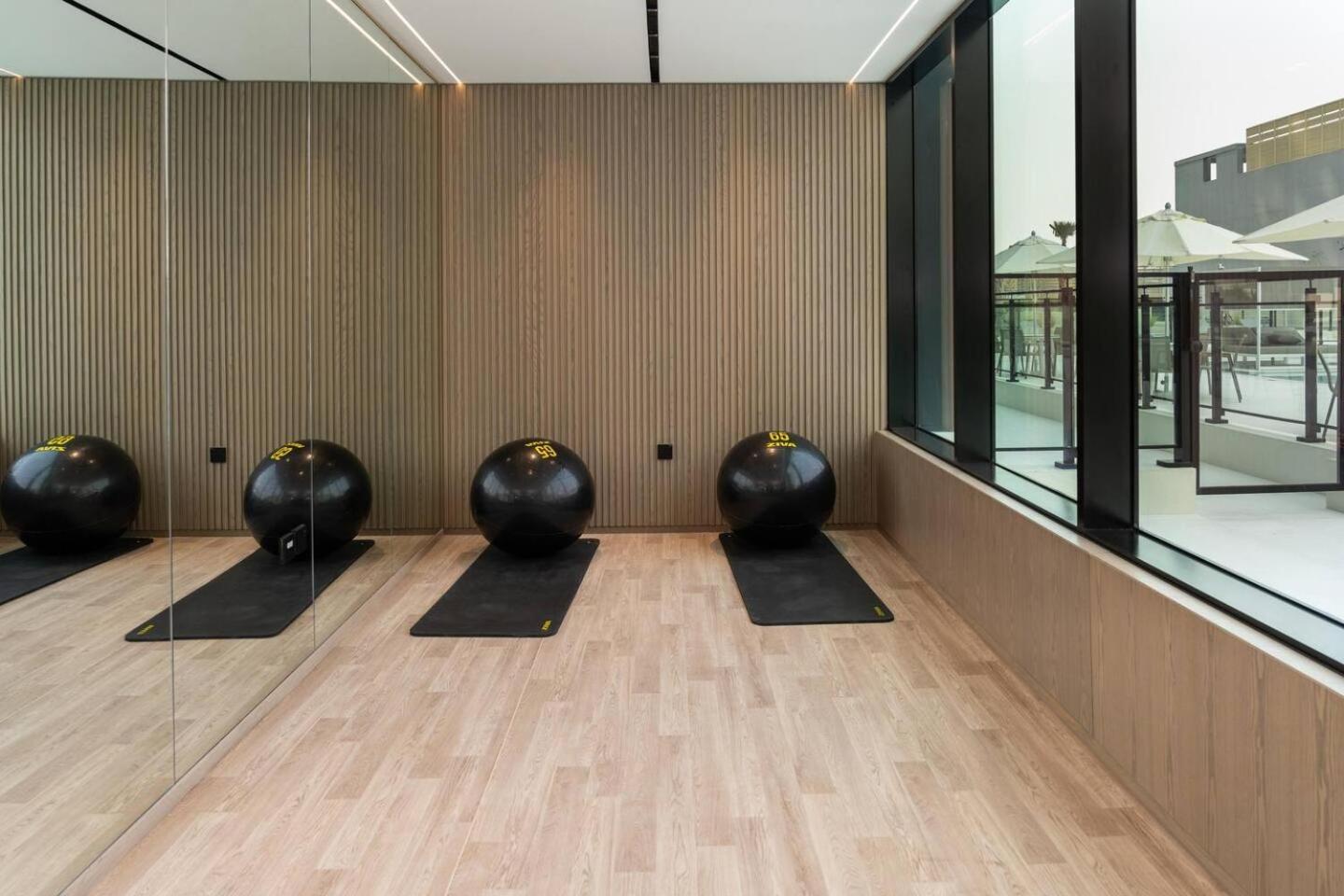 Modern One Bedroom *